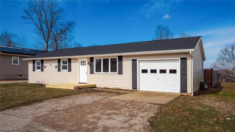 96 Summit Street, Roseville, OH - Photo 2