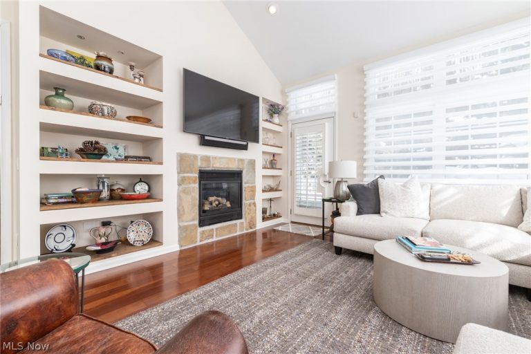 15 Orchard Circle, Orange, OH - Photo 8