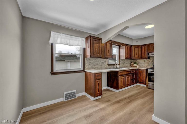 21601 Gardenview Drive, Maple Heights, OH - Photo 8