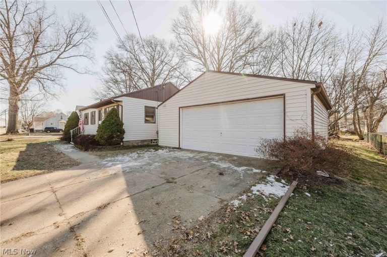 524 Jefferson Avenue, Barberton, OH - Photo 2