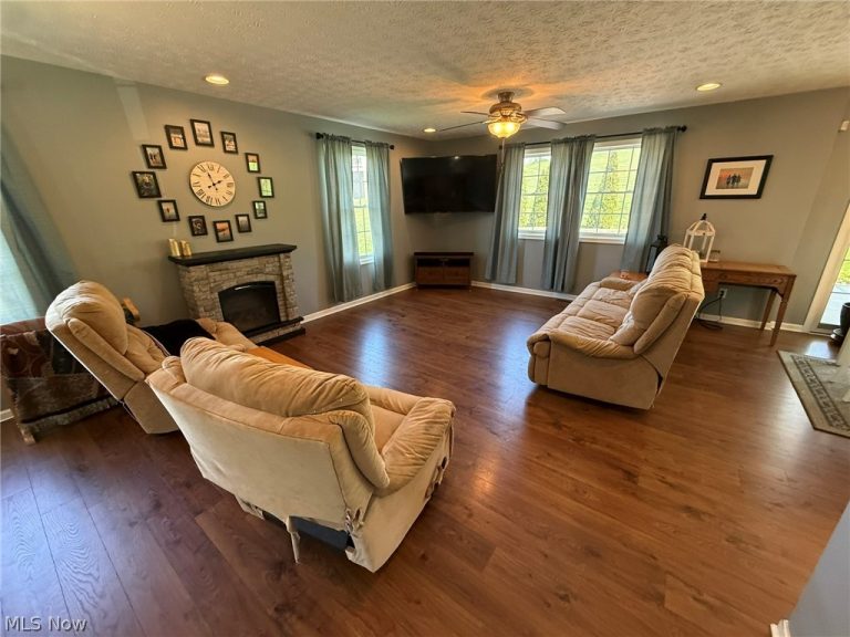 235 Briarwood Drive, New Philadelphia, OH - Photo 5