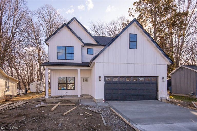 5595 Walnut Street, Mentor on the Lake, OH - Photo 2