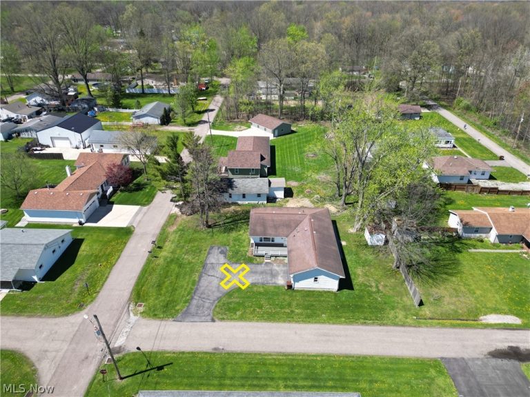 17604 Olive Avenue, Lake Milton, OH - Photo 3