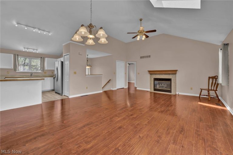 9561 Cyprus Lane, Olmsted Falls, OH - Photo 6