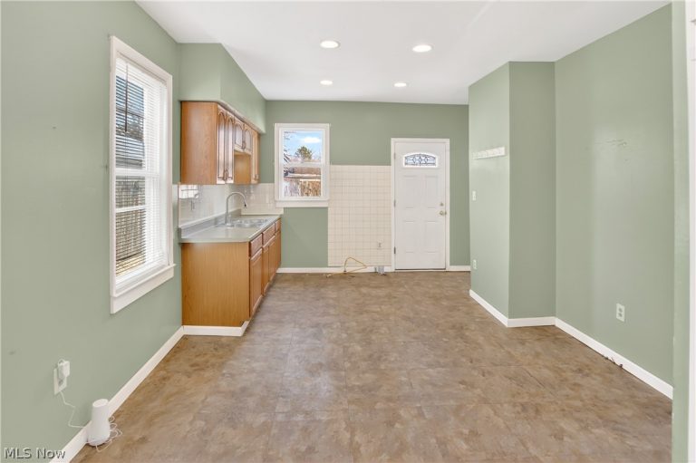 2010 Forestdale Avenue, Cleveland, OH - Photo 5