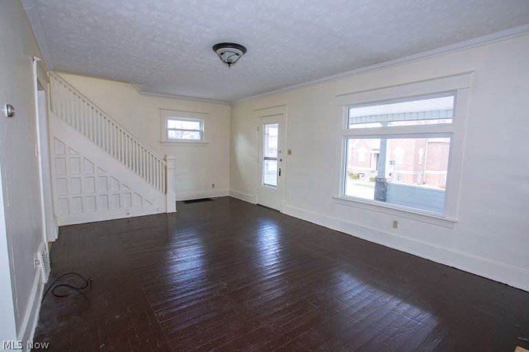 24 Sexton Street, Struthers, OH - Photo 5