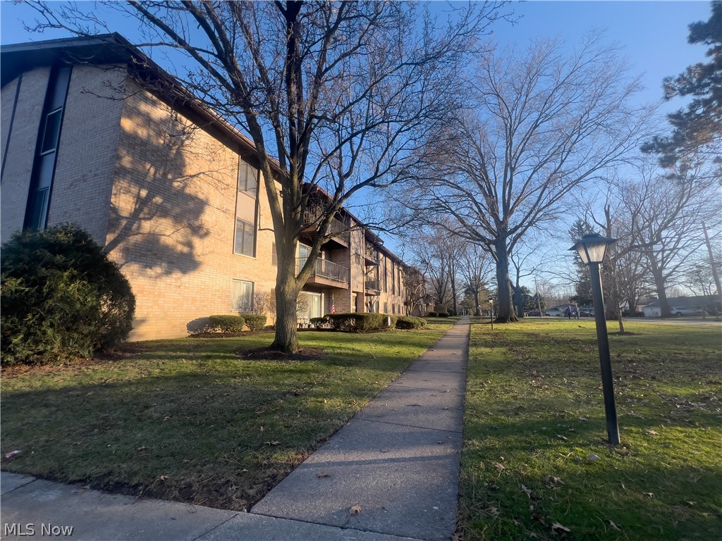 16480 Heather Lane #304, Middleburg Heights, OH