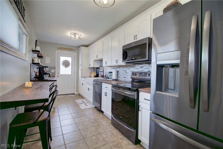 12123 National Drive, Grafton, OH - Photo 4
