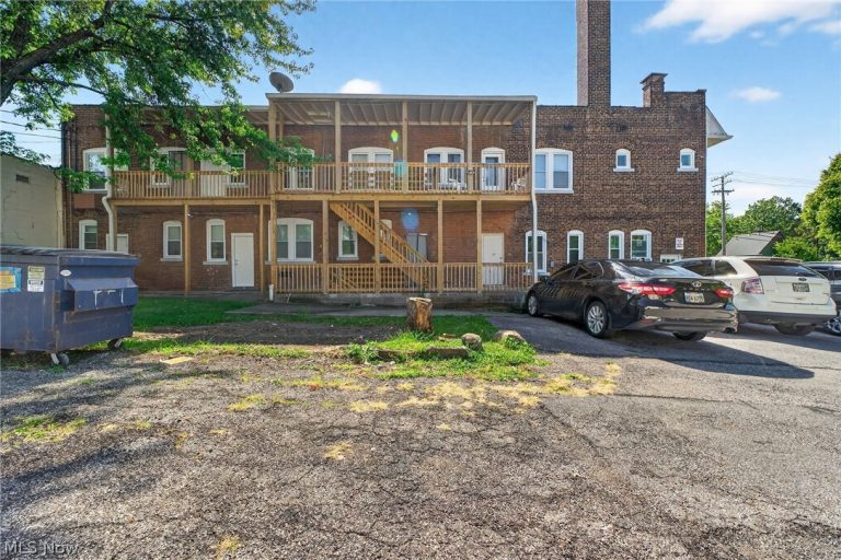 2201 Taylor Road, Cleveland Heights, OH - Photo 4