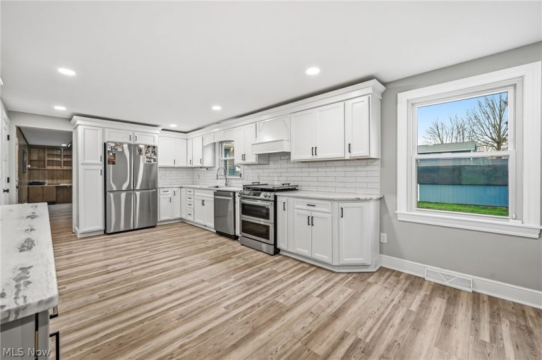 101 Creston Drive, Boardman, OH - Photo 6