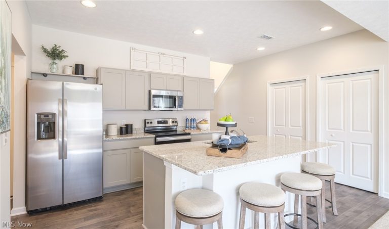 424 Honeycrisp Drive, Louisville, OH - Photo 3