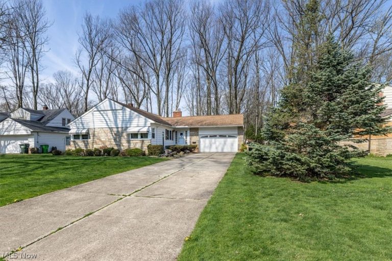 2142 Waynoka Road, Euclid, OH - Photo 2