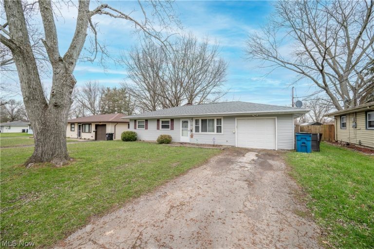 151 Yorkshire Boulevard, Austintown, OH - Photo 2