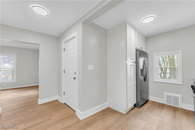 242 Orchard Avenue, Cuyahoga Falls, OH - Photo 8