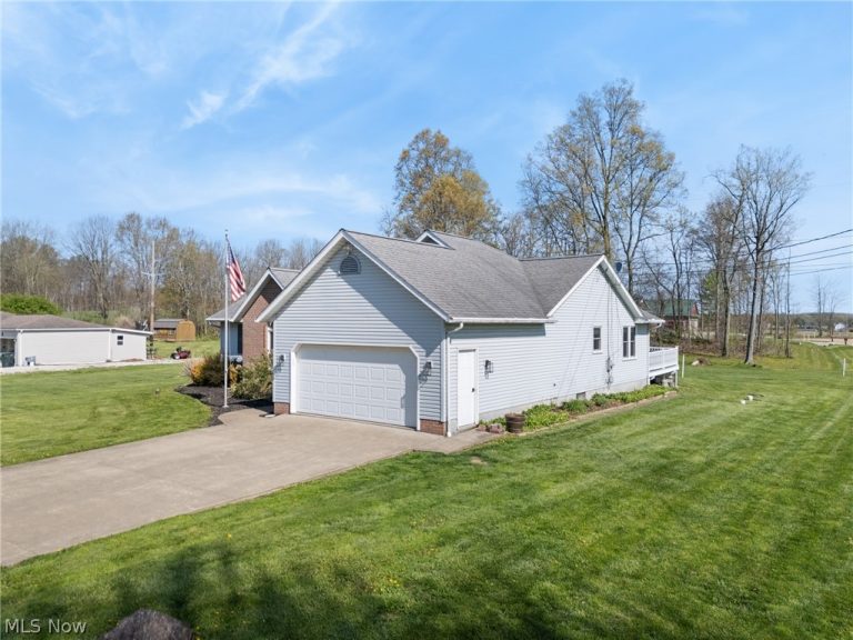 8863 Lynnpark Street, Alliance, OH - Photo 3