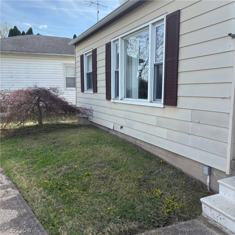 224 Leavitt Road, Amherst, OH - Photo 2