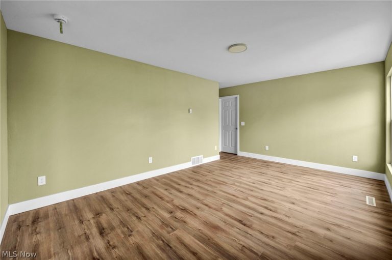 15812 Eleanore Drive, Cleveland, OH - Photo 5