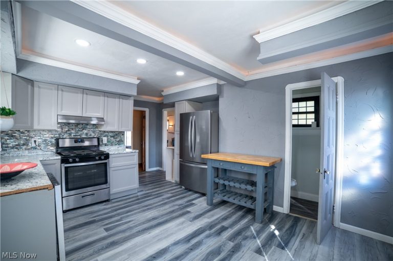 285 216th Street, Euclid, OH - Photo 2