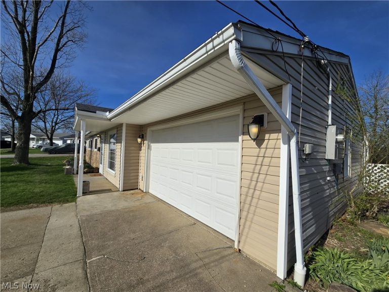 6279 Tonbridge Court, Bedford Heights, OH - Photo 5