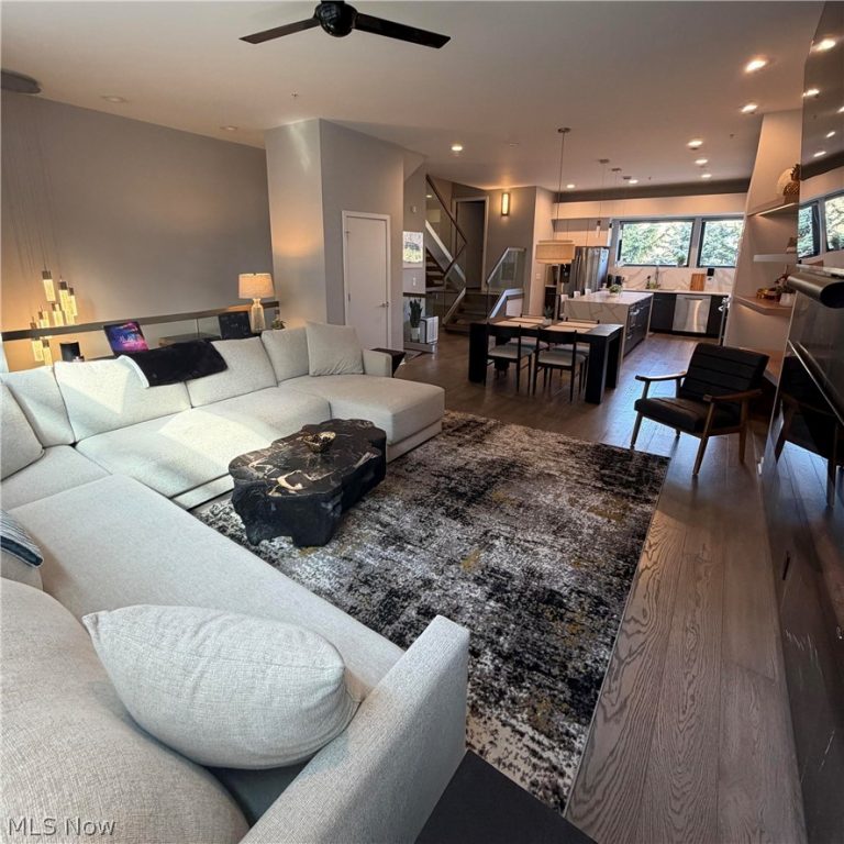 3110 Vine Court, Cleveland, OH - Photo 2