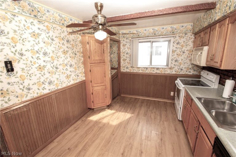 6448 Delores Boulevard, Brook Park, OH - Photo 3