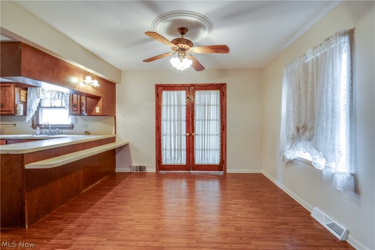 584 Hawkins Avenue, Akron, OH - Photo 6