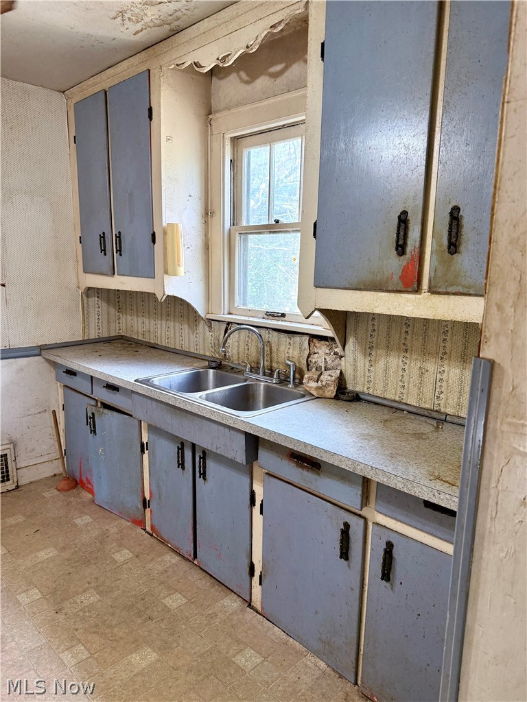 677 Eastland Avenue, Akron, OH - Photo 8