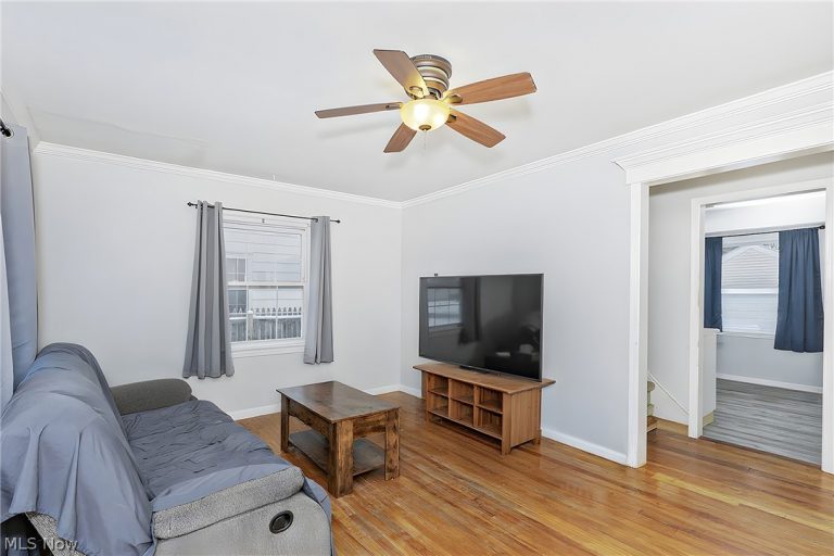 1237 Crescent Drive, Painesville, OH - Photo 2