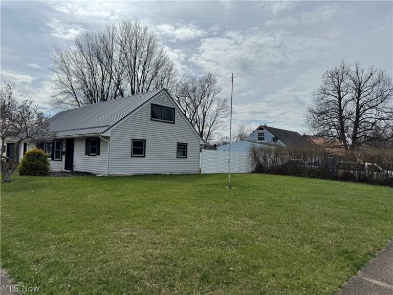 565 Irving Park Boulevard, Sheffield Lake, OH - Photo 2