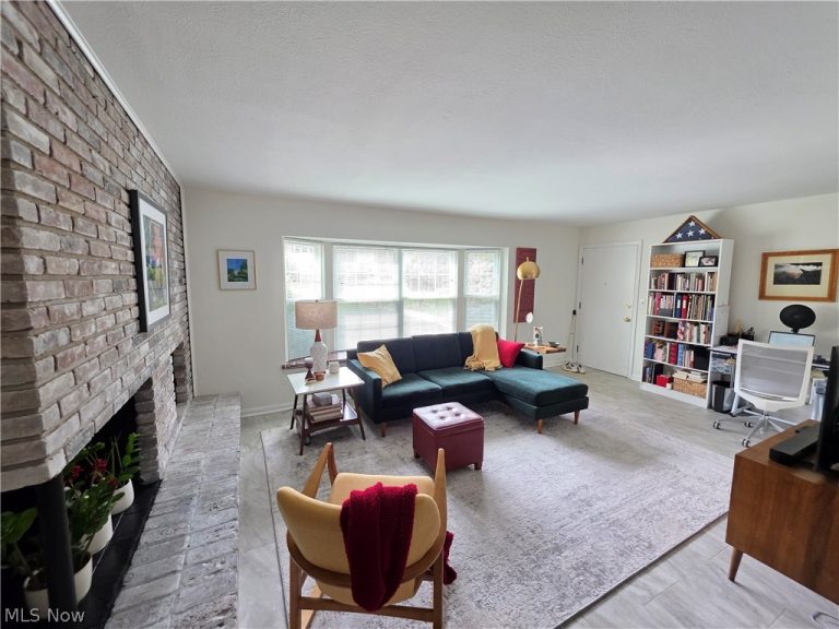 6995 Carriage Hill Drive, Brecksville, OH - Photo 4