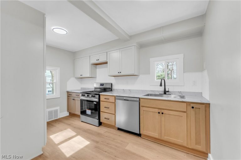 242 Orchard Avenue, Cuyahoga Falls, OH - Photo 5