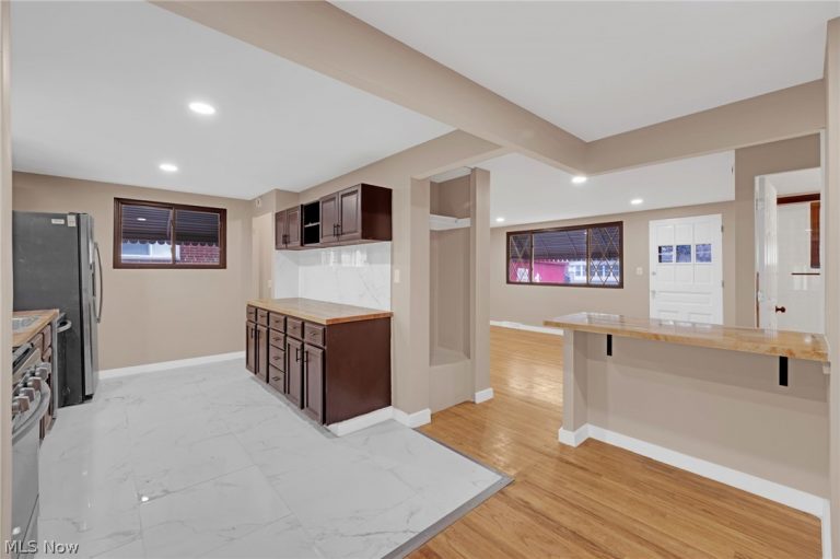 6377 Ledgebrook Drive, Brook Park, OH - Photo 8