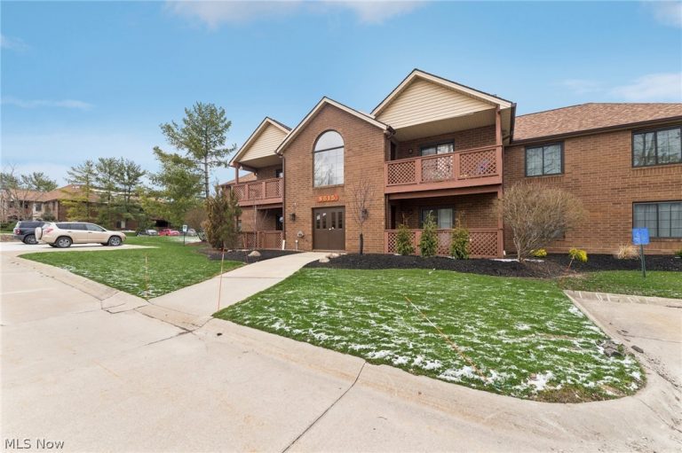 8615 Scenicview Drive, Broadview Heights, OH - Photo 6