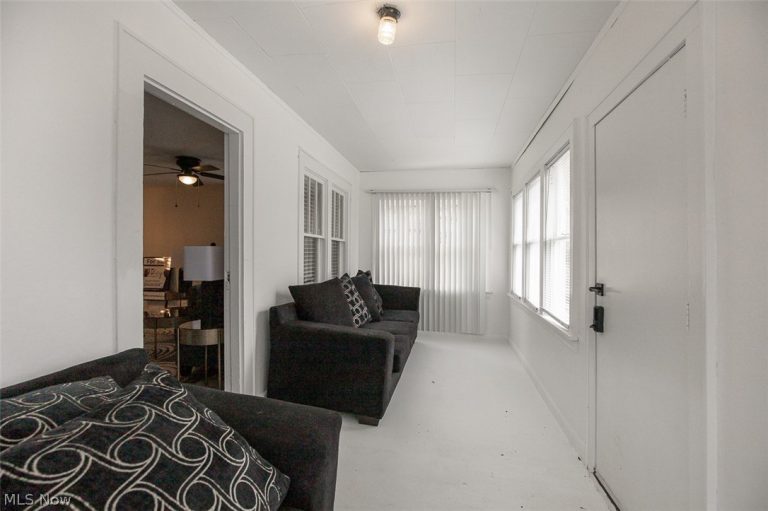 3782 Edgepark Drive, Akron, OH - Photo 3