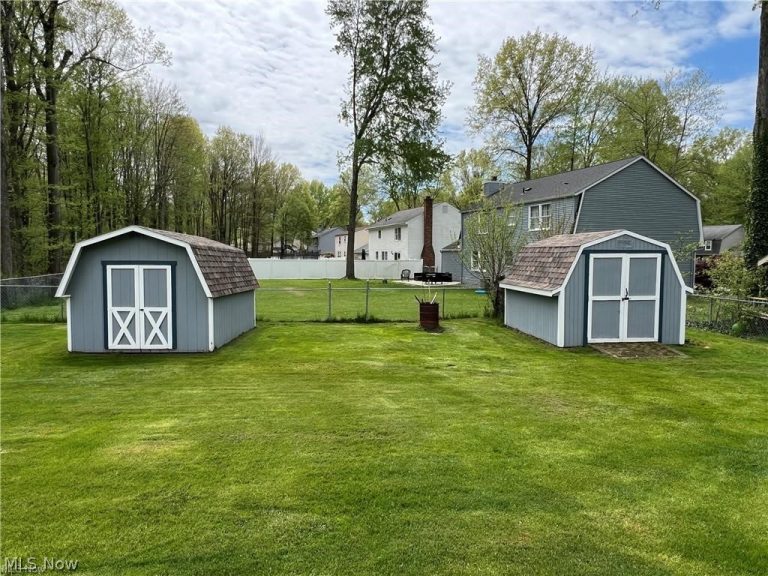 8908 Sherwood Drive, Warren, OH - Photo 2