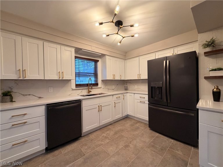 3921 Faversham Road, University Heights, OH - Photo 8