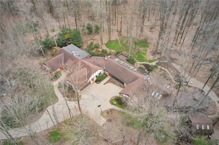 1000 Woodhaven Boulevard, Akron, OH, 44333