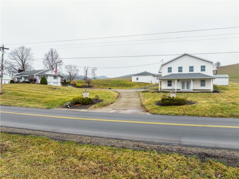 3967 Crooked Run Road, New Philadelphia, OH - Photo 2