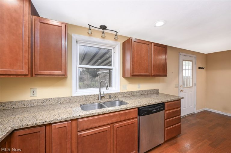 1922 Edgewood Drive, Twinsburg, OH - Photo 3