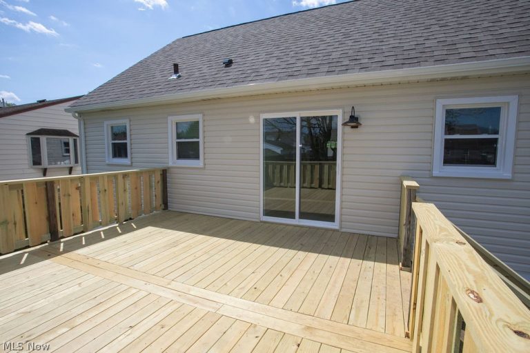 556 Idora Lane, Struthers, OH - Photo 8
