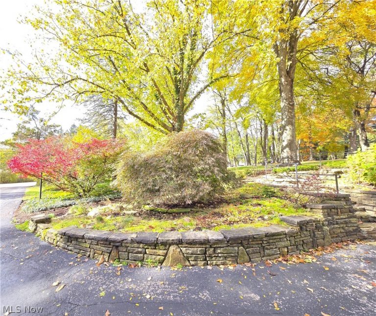 4639 Brainard Road, Chagrin Falls, OH - Photo 8