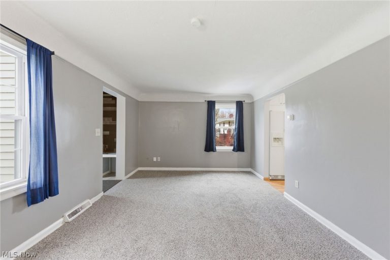 34857 Roberts Road, Eastlake, OH - Photo 5