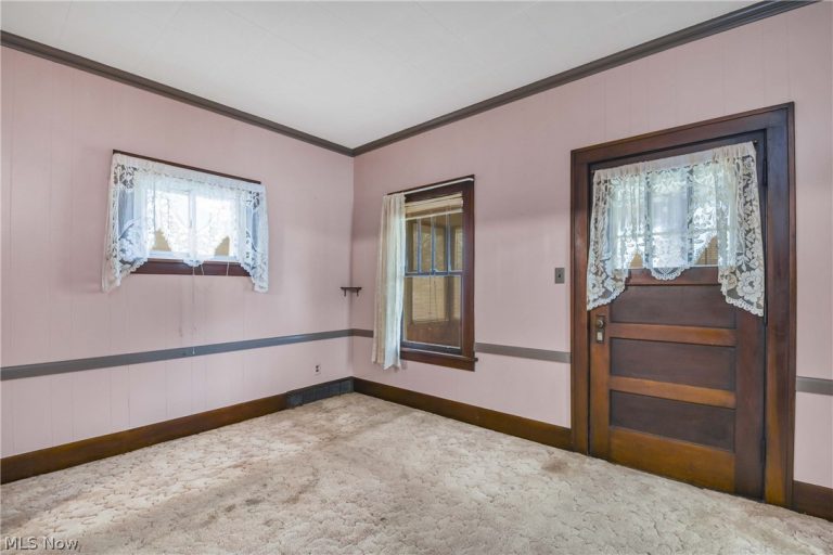 7510 Manhattan Avenue, Parma, OH - Photo 8