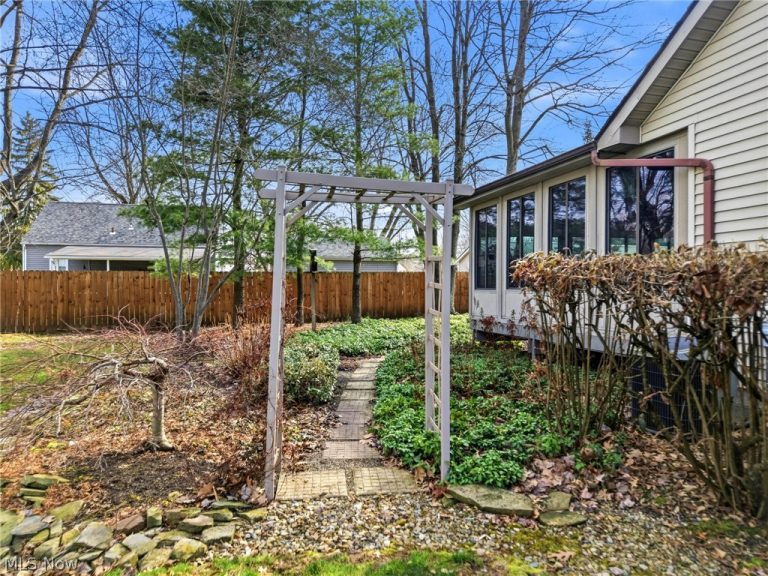 105 Ruth Avenue, Cortland, OH - Photo 6