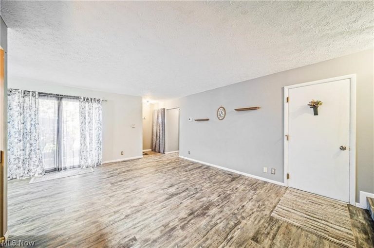 7987 Carriage Circle, Mentor, OH - Photo 4