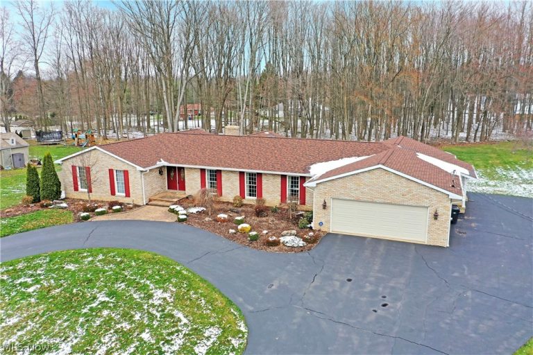 9271 Hillview Drive, Warren, OH - Photo 2