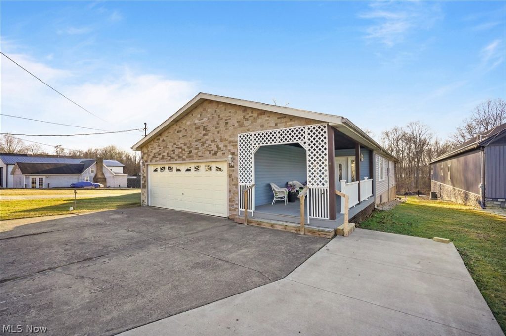 2282 Heston Drive, Lake Milton, OH