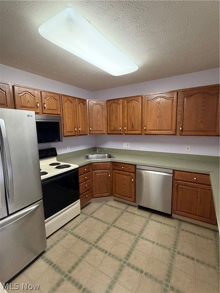 1360 Meadow Run, Copley, OH - Photo 2