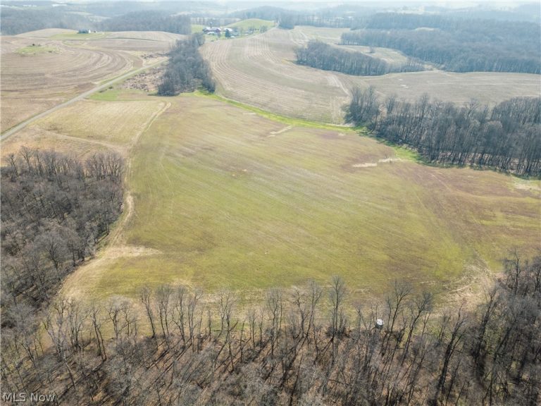 Pleasant Hill Drive, Fresno, OH, 43824