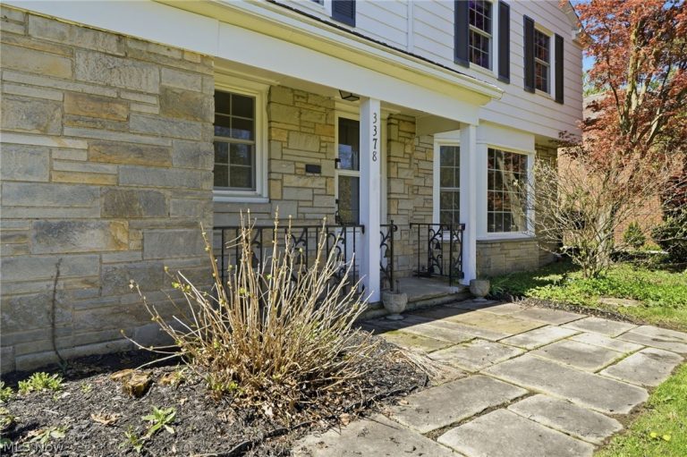 3378 Clayton Boulevard, Shaker Heights, OH - Photo 4